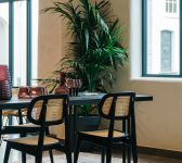 vincent-sheppard-achille-dining-table-square-base-black-titus-dining-chair