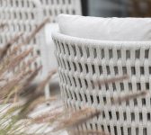 2024 Borek aluminium belt Rapallo lounge chair chalk white-taupe 6632 (detail 2)