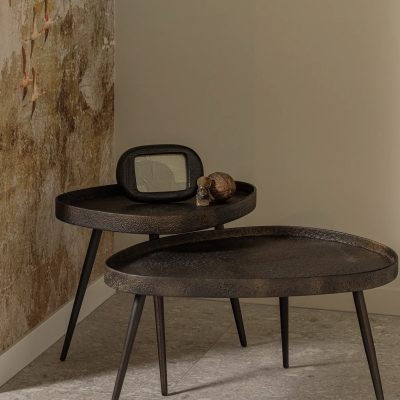 Set van 2 bronzen bijzettafels