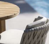 2025 Borek alu rope Genua high dining chair chalk white-taupe – Limone high dining table (detail)