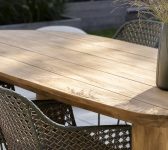 2025 M&L teak Tirrena table – galvanised steel fibre Alessio chair moss brique-linen (detail)